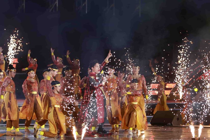 Chương trình nghệ thuật Kỷ niệm 1.100 năm Ngày sinh Đinh Tiên Hoàng Đế và khai mạc Lễ hội Hoa Lư. Ảnh: Quỳnh Trang
