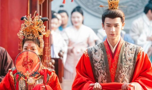 Cặp đôi chính trong "Độ hoa niên". Ảnh: NSX.