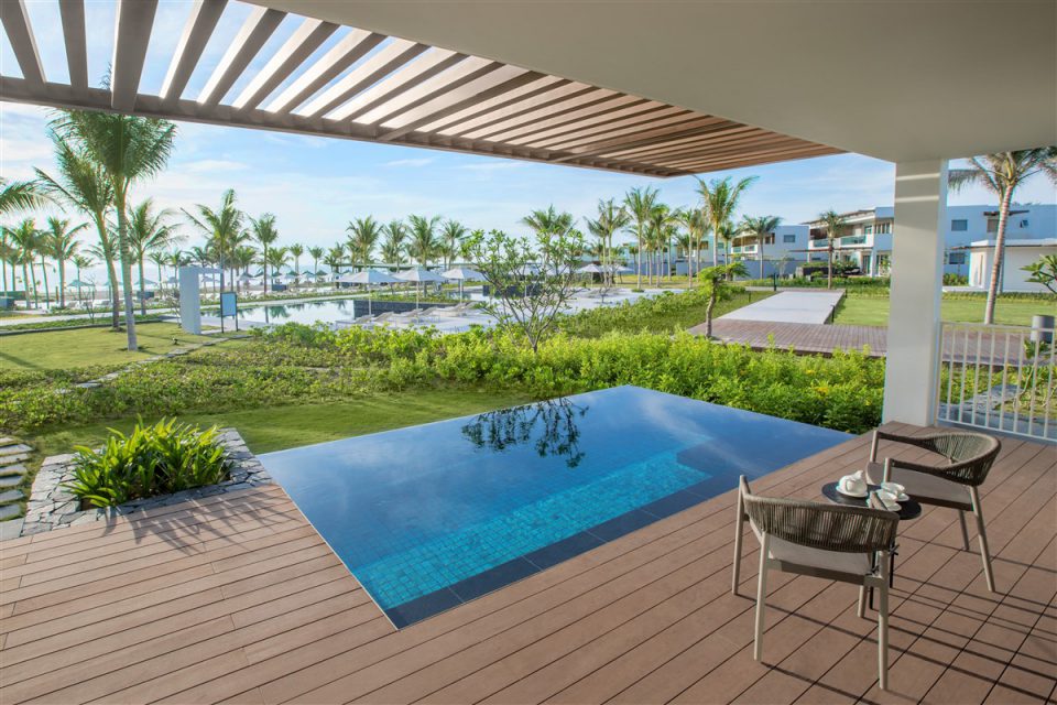 Resort 5 sao tọa lạc bên Bãi Dài, vịnh Cam Ranh, Khánh Hòa. Ảnh: Alma Resort