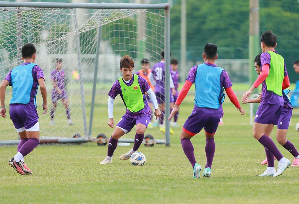 U19 Việt Nam bắt đầu tập luyện tại TPHCM. Ảnh: Thanh Vũ