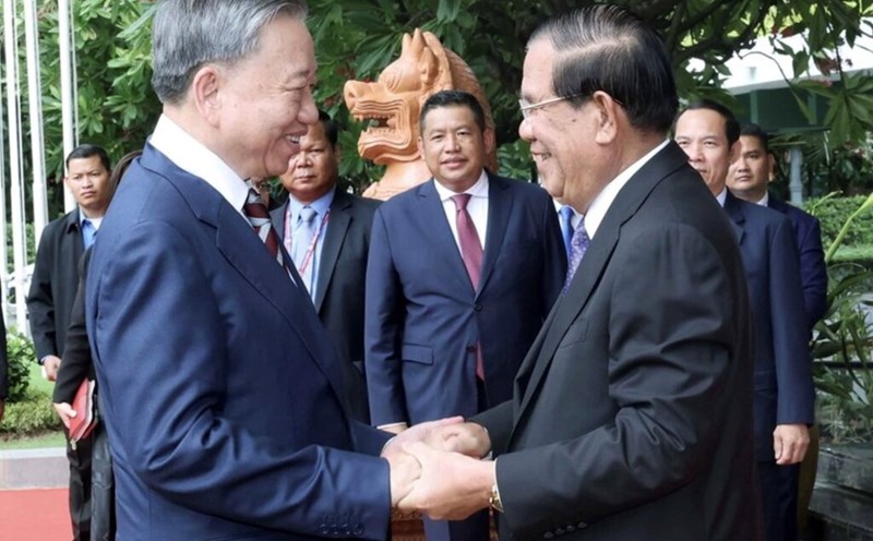 Chủ tịch nước Tô Lâm đánh giá cao tình cảm quý báu và vai trò then chốt của Chủ tịch Hun Sen đối với việc gìn giữ và phát triển quan hệ Việt Nam - Campuchia. Ảnh: Nhan Sáng/TTXVN