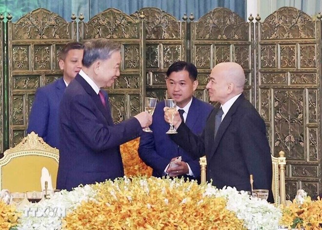 Chủ tịch nước dự quốc yến của Hoàng gia Campuchia