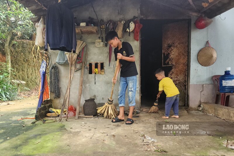 Hong's children are well-behaved, love their father and grandmother. Photo: To Cong.