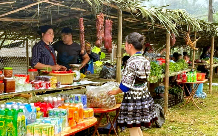 “Đêm đại ngàn Nà Hẩu” và khởi động mùa du lịch Nà Hẩu du khách sẽ được trải nghiệm trong không gian chợ quê...