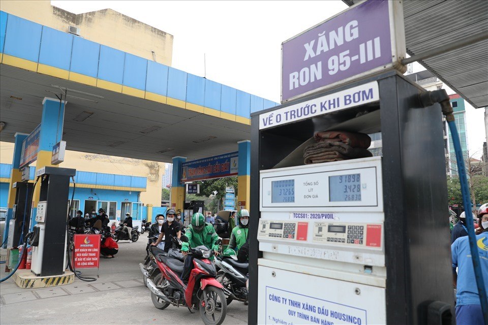 Doanh nghiệp xăng dầu có thể không được nắm Quỹ bình ổn giá. Ảnh: Phan Anh