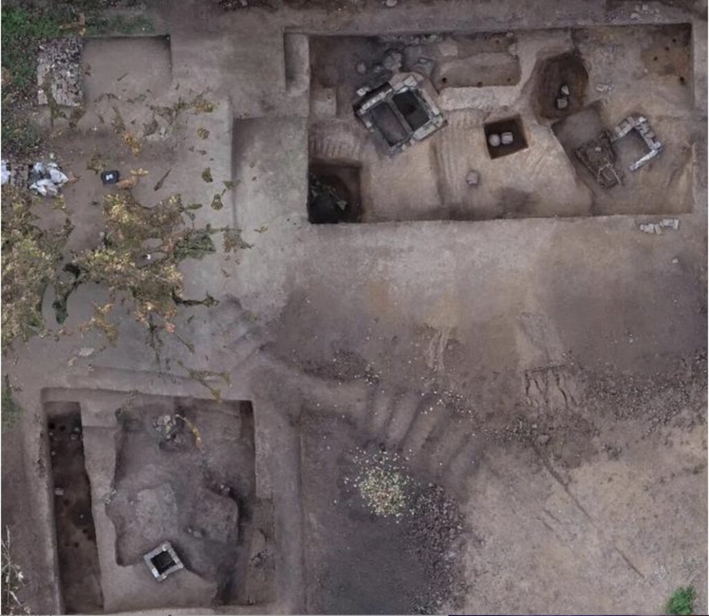 Khu mộ cổ ở Hắc Long Giang, Trung Quốc. Ảnh chụp màn hình Thời báo Hoàn cầu 