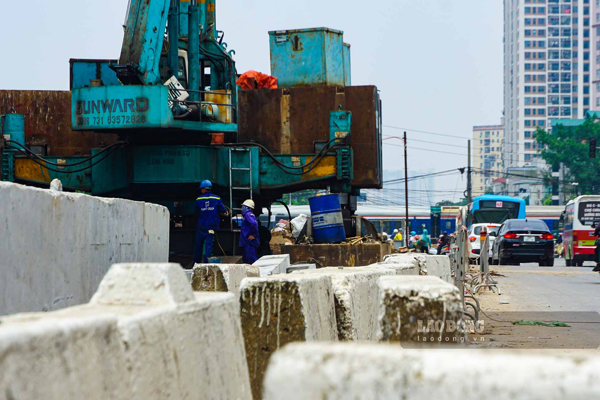 Mr. Nguyen Thanh Luan, Commander of Package 3 of the Kim Dong underground tunnel project, said that the unit has specific calculations and plans to ensure that the tunnel construction does not affect the structure of the tunnel. like the railway above. Once completed, the tunnel will be equipped with gravel grading levels to ensure normal operation of the railway.