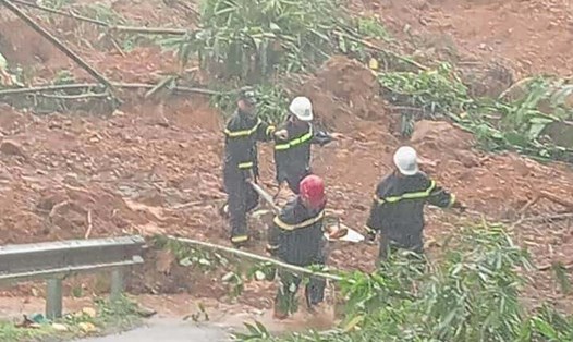 Hiện trường vụ xe khách bị đất đá sạt lở vùi lấp tại Hà Giang. Ảnh: Người dân cung cấp