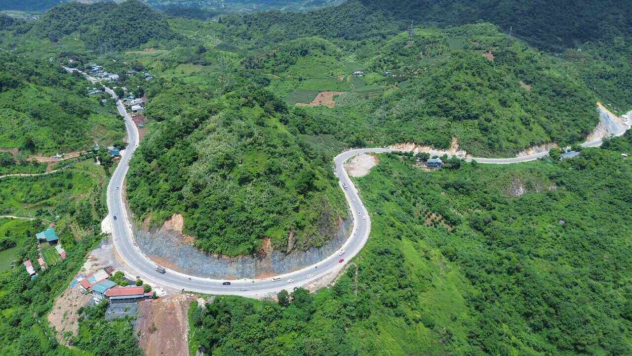 The project to handle traffic safety risks at Cun slope (Km78+500 - Km85+100) on National Highway 6, section through Hoa Binh city and Cao Phong district, was approved by the Vietnam Road Administration with a total investment capital of Invested nearly 130 billion VND.