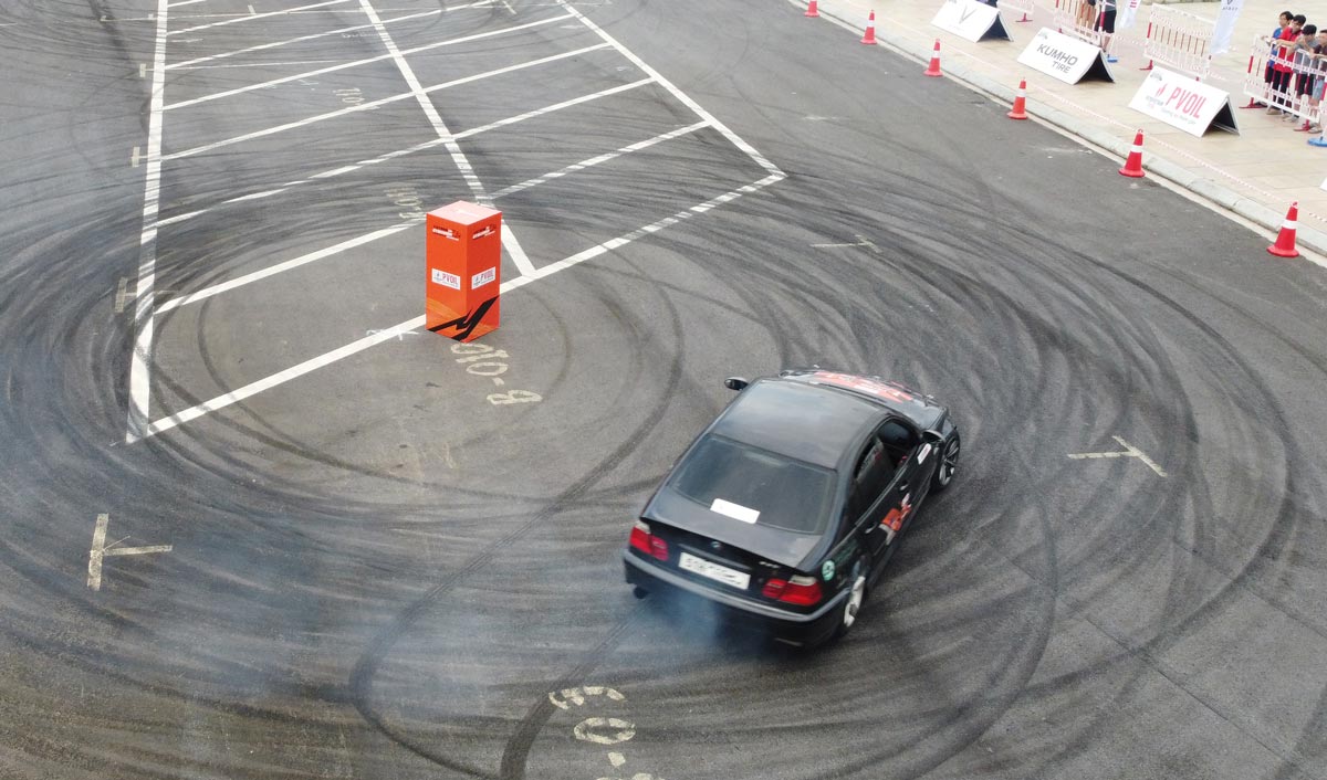 Automotive Drift Performance at Fun Wheels Festival ha Long 2024. Photo: Doan Hung