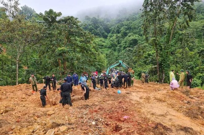 Vụ xe khách bị đất đá vùi lấp ở Hà Giang: Tìm thấy 11 thi thể, trong đó có 2 trẻ nhỏ