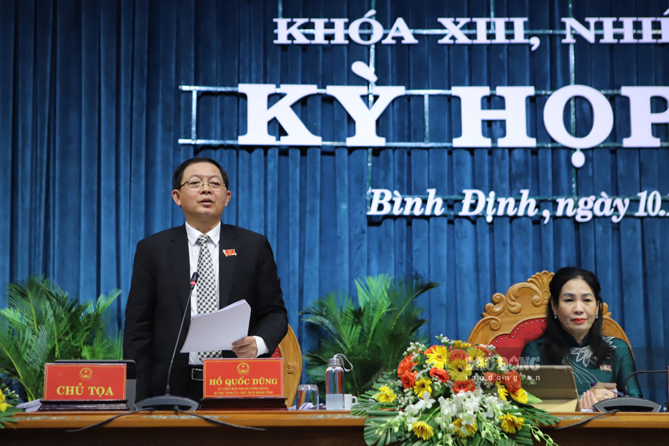 Ho Quoc Dung Binh Dinh 지방당위원회 장관은 불법 광물 착취 상황에 대해 책임을지지 않았다고 말했다. 사진 : Hoai Luan