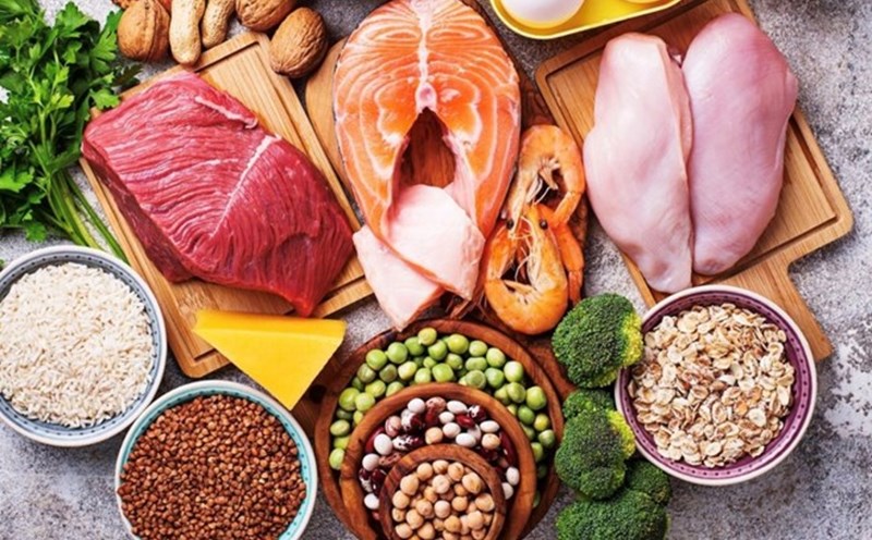 Những thực phẩm chứa ít calo phù hợp với người muốn giảm cân. Đồ họa: Hương Giang