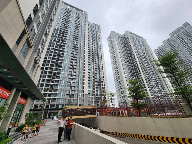 Nhiều người dù có nhà ở nhưng vẫn mua đầu tư đã khiến giá nhà tăng cao. Ảnh: Cao Nguyên