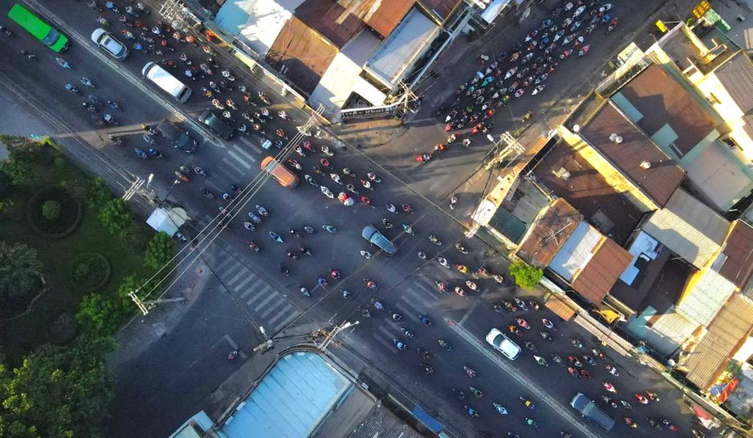 L'intersection Truong Chinh - Tan Ky Tan Quy est une porte d'entree au nord-ouest de Ho Chi Minh-Ville souvent embouteillee aux heures de pointe. Photo : Anh Tu