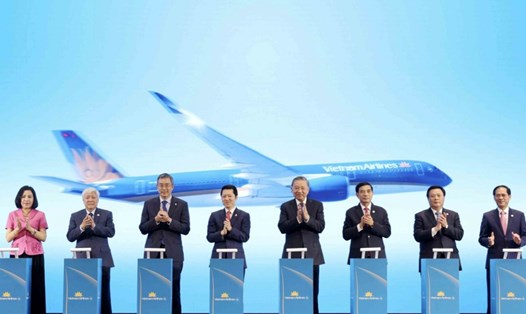 Nghi thức khai trương đường bay thẳng Hà Nội - Phnom Penh. Ảnh: Vietnam Airlines