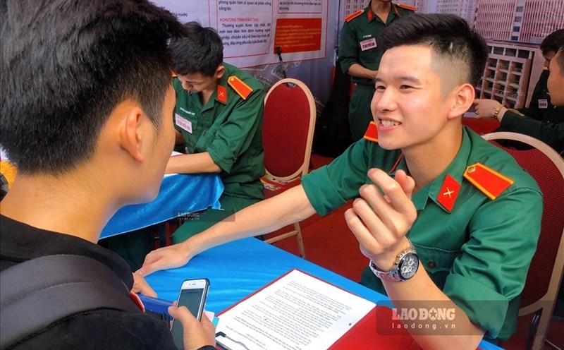 Thí sinh có thể dùng điểm thi tốt nghiệp THPT năm 2024 để xét tuyển vào các trường quân đội. Ảnh: Đức Mạnh