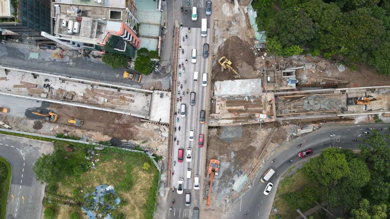 Hầm chui nút giao Trần Quốc Hoàn - Phan Thúc Duyện dự kiến hoàn thành cuối tháng 8.  Ảnh: Minh Quân