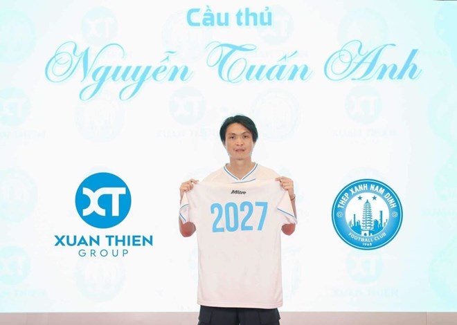 Tiền vệ Tuấn Anh gắn bó thêm 3 năm với câu lạc bộ Nam Định