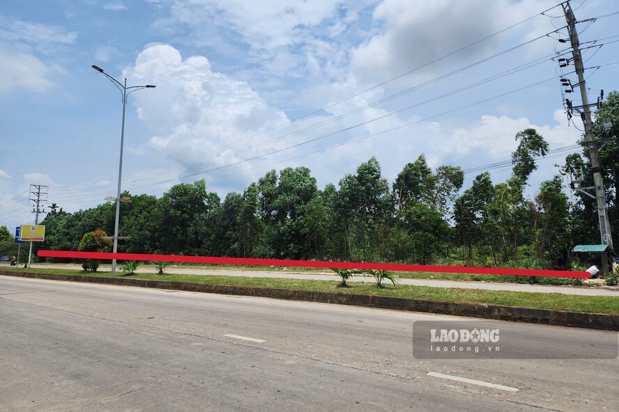 Dự án được xây dựng giáp đường Hùng Vương. Ảnh: Tô Công.