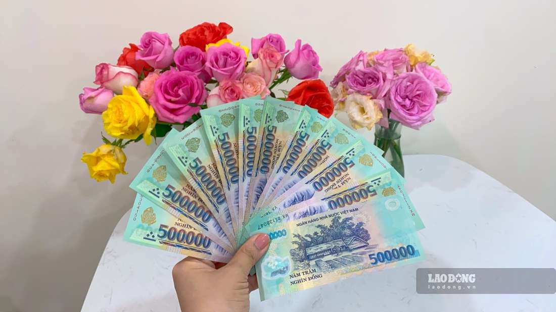 BIDVは、個人顧客向けに年間0.1〜4.3%の定期預金金利枠を適用しています。イラスト:Tra My