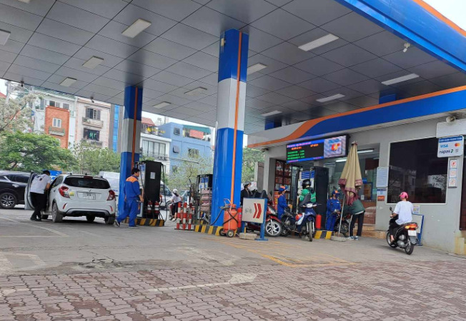 Giá xăng dầu tuần qua đồng loạt giảm. Ảnh minh họa: Hà Vy
