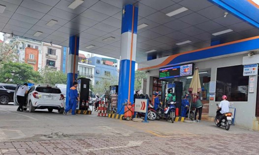 Giá xăng dầu tuần qua đồng loạt giảm. Ảnh minh họa: Hà Vy