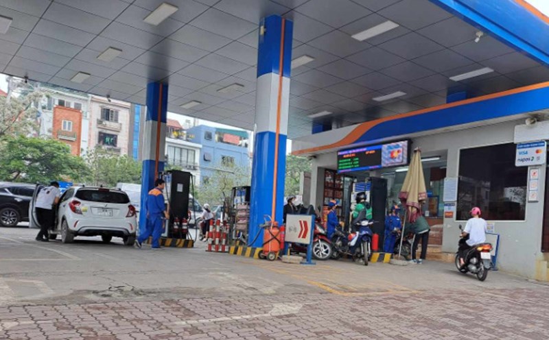 Giá xăng dầu tuần qua đồng loạt giảm. Ảnh minh họa: Hà Vy