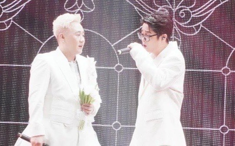 Ca sĩ Trung Quân và Bùi Anh Tuấn. Ảnh: La Huế