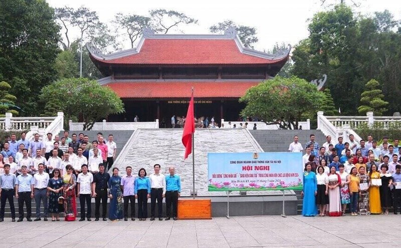 Công đoàn ngành Giao thông Vận tải Hà Nội biểu dương Công nhân giỏi và phong trào Sáng kiến sáng tạo - một trong những hoạt động hướng tới 95 năm Ngày thành lập Công đoàn Việt Nam. Ảnh: CĐN