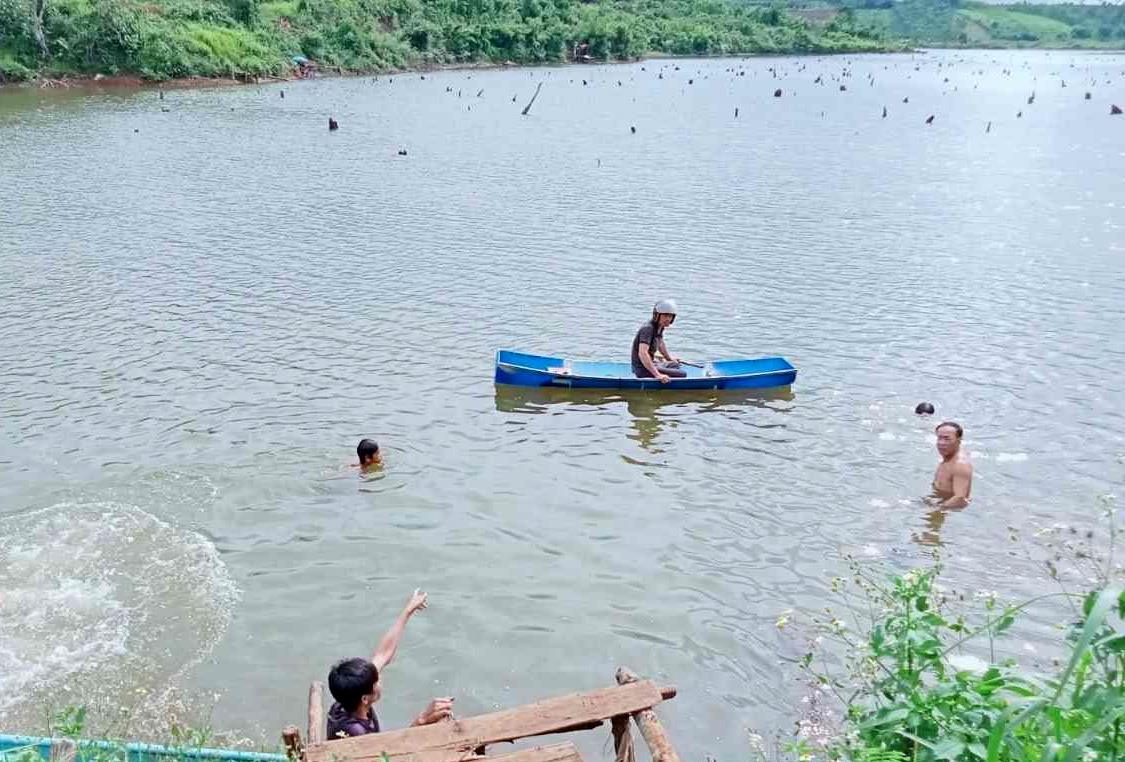 Hiện trường vụ việc cháu bé bị đuối nước, tử vong khi đi câu cá. Ảnh: Lại Tuyến