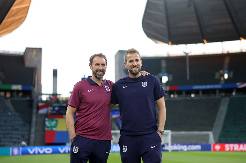 Gareth Southgate và Harry Kane sẽ cùng nhau bước vào trận chung kết EURO thứ 2 liên tiếp. Ảnh: FA