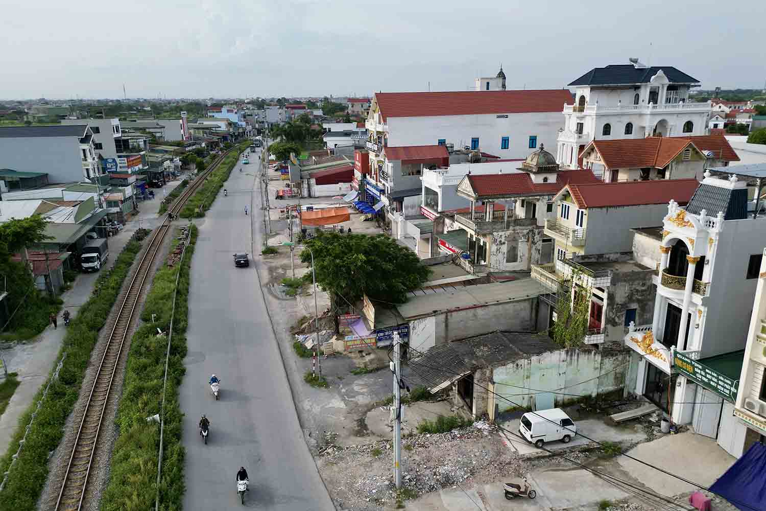 Phu Xuyen district will conduct forced land recovery for project construction if households do not coordinate to hand over the land. Photo: Huu Chanh