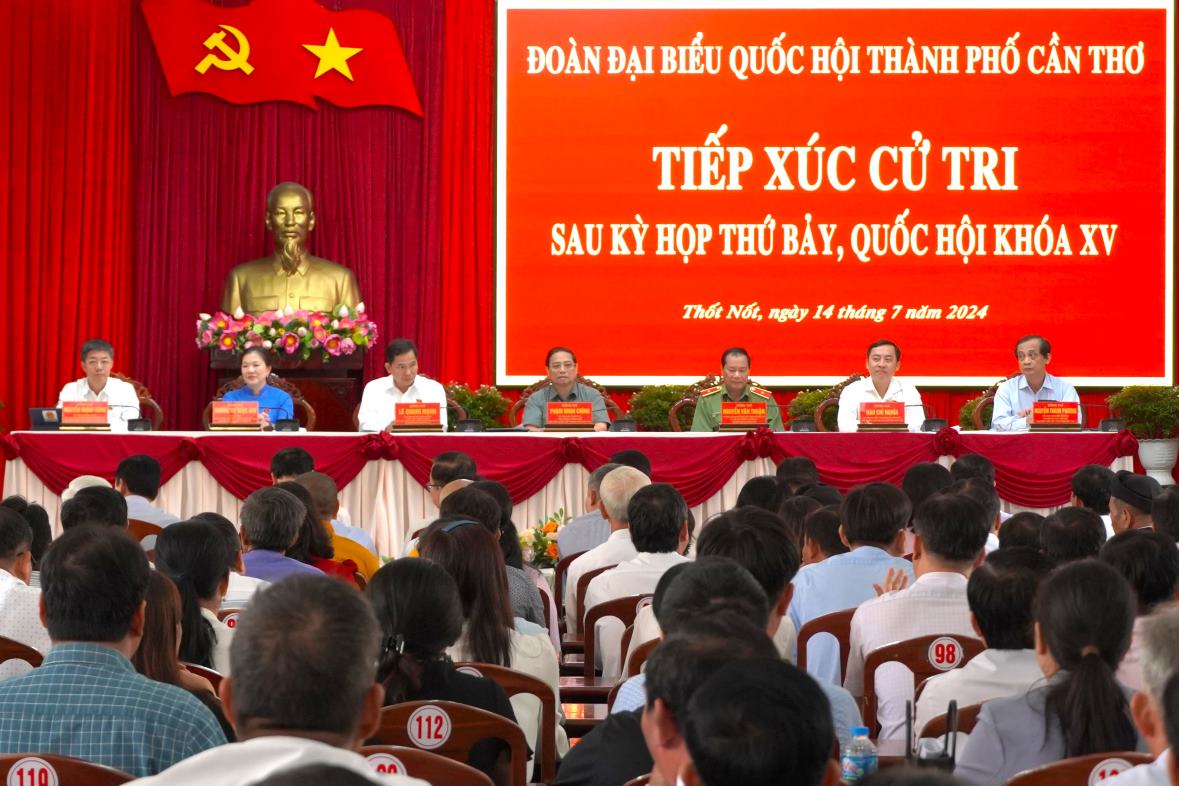 Quang cảnh buổi tiếp xúc cử tri tại Cần Thơ. Ảnh: Tạ Quang