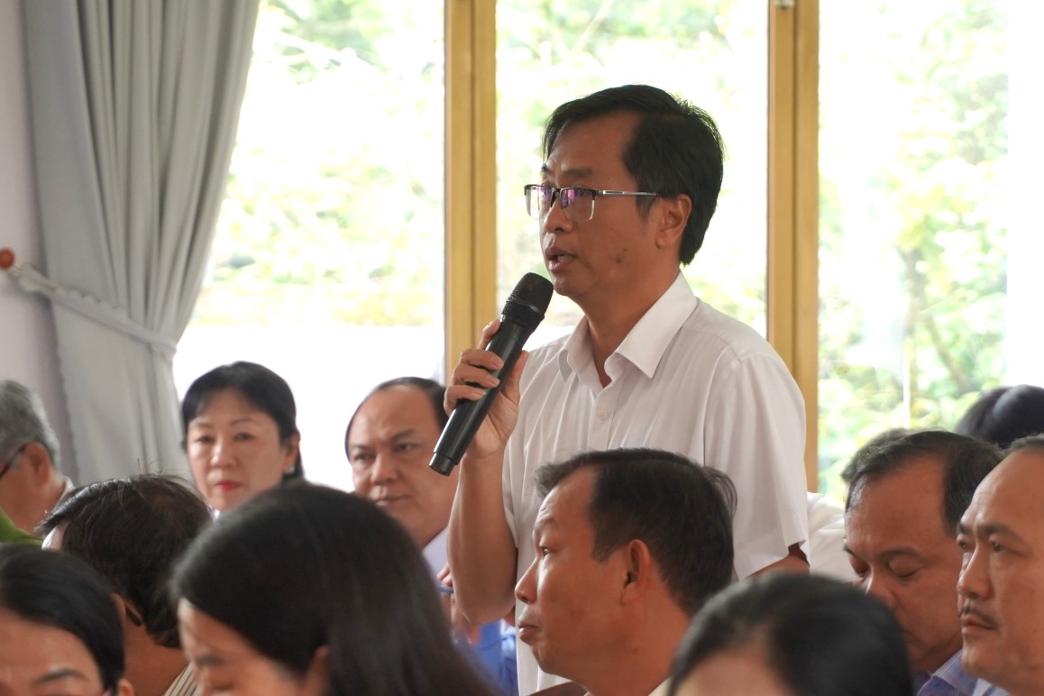 Voter Le The Vinh in Trung Kien ward, Thot Not district, Can Tho city spoke. Photo: Ta Quang