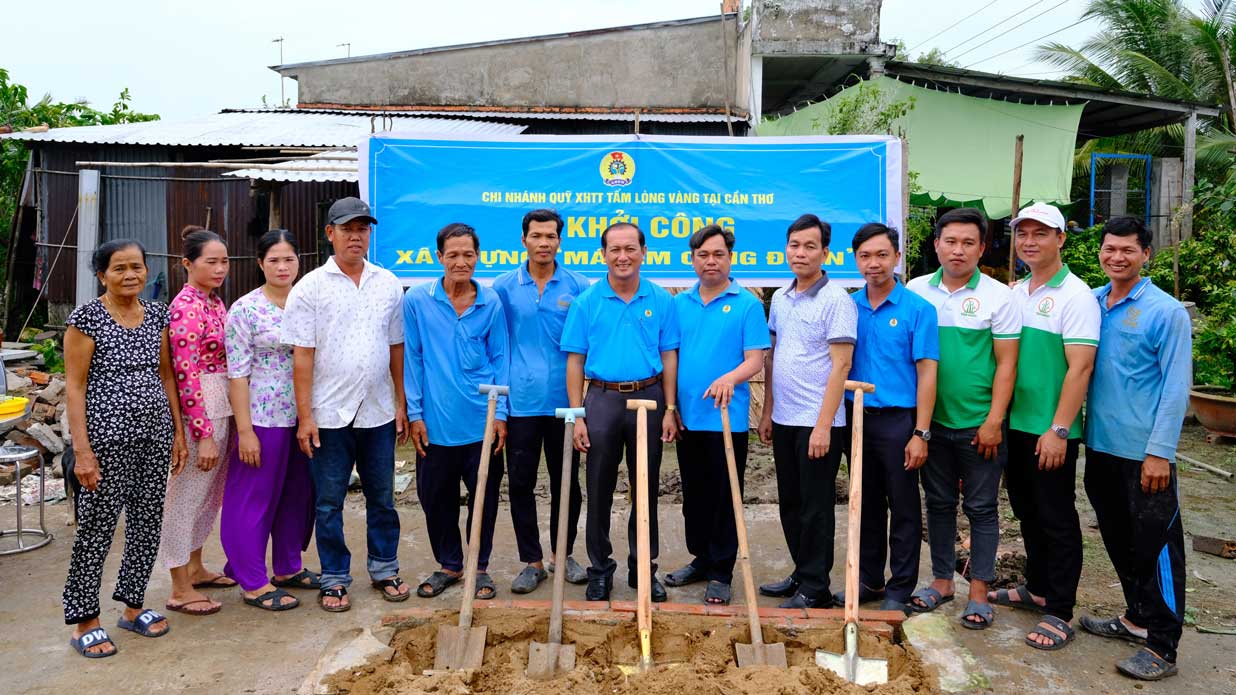 Lễ khởi công Mái ấm Công đoàn cho đoàn viên Trần Văn Lanh. Ảnh: LĐLĐ huyện Cờ Đỏ