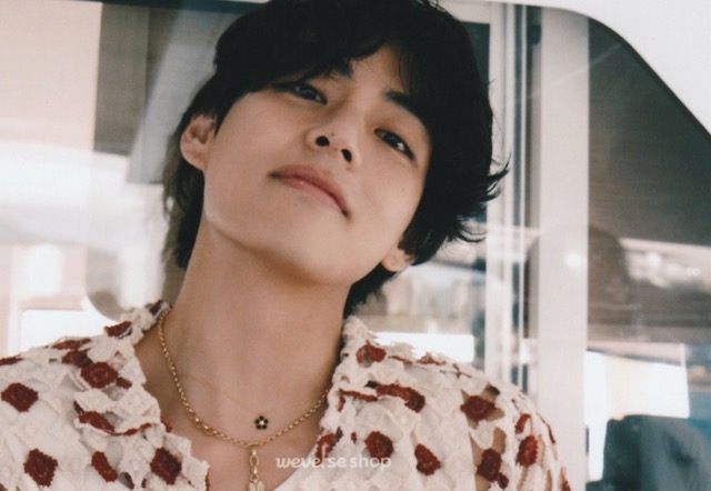 V BTS hé lộ loạt ảnh quyến rũ. Ảnh: AllKPop.