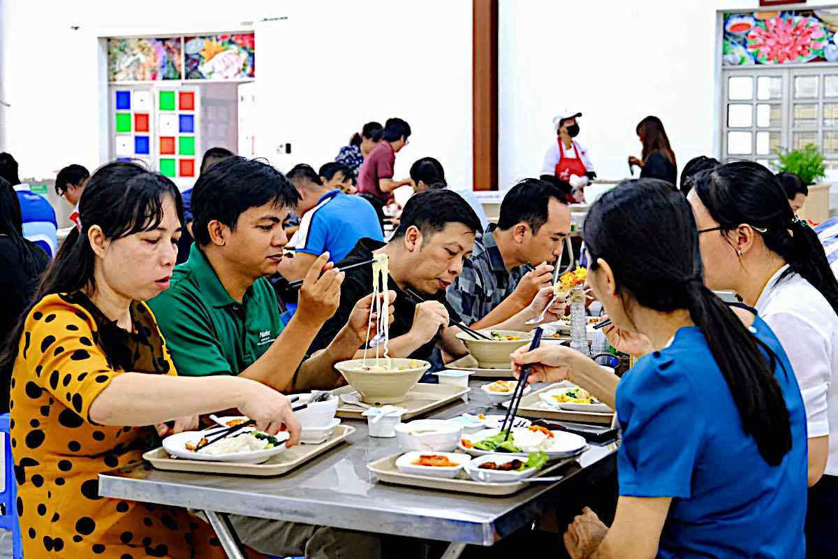 Workers enjoy nutritious union meals. Photo: My Ly