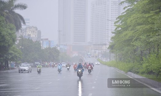 Dự báo thời tiết Hà Nội ngày mai 15.7 có mưa dông. Ảnh: Tô Thế