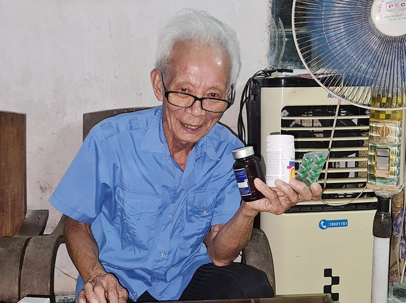 Mr. Dang said he would buy twice as many supplements and improve meals to ensure his life. Photo: Manh Cuong.