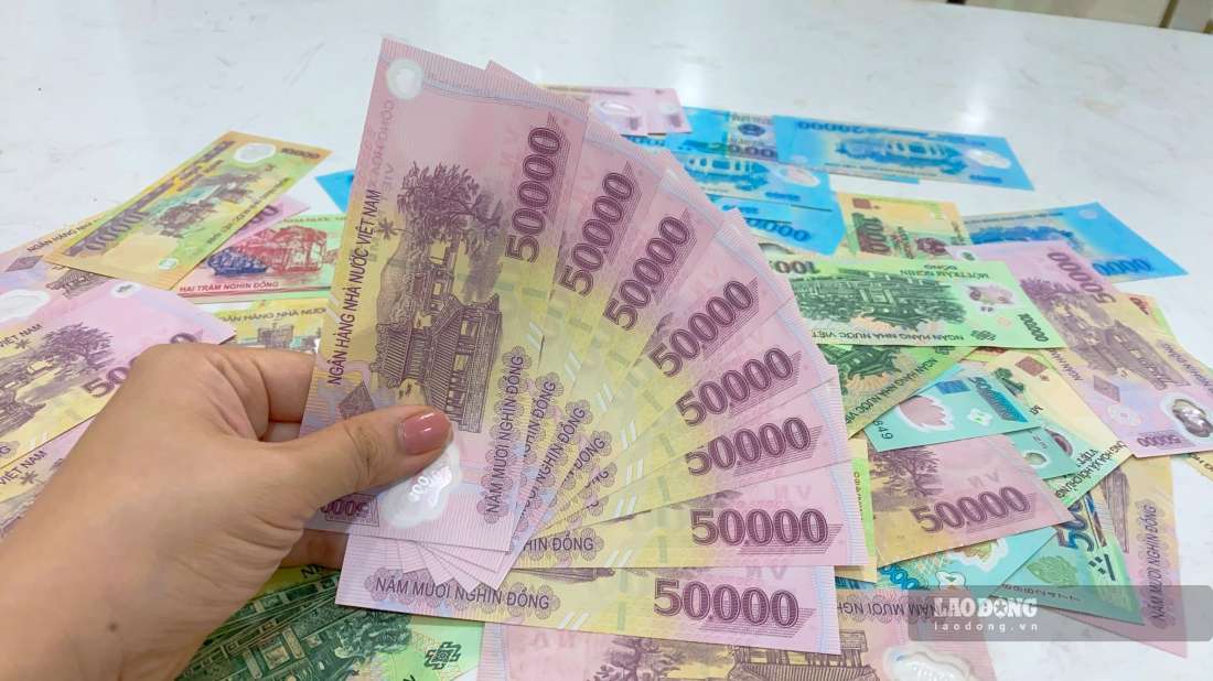 MBBankの預金金利は、個人顧客向けに年間0.1〜5.1%の範囲で提示されています。写真:Tra My