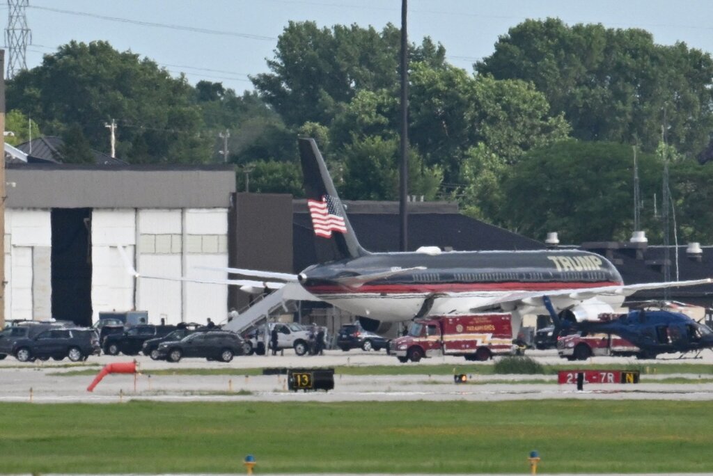 Former US President Donald Trump's plane landed at Milwaukee Mitchell International Airport, Wisconsin, on July 14, one day after a failed assassination attempt during an election campaign in Pennsylvania. Photo: AFP