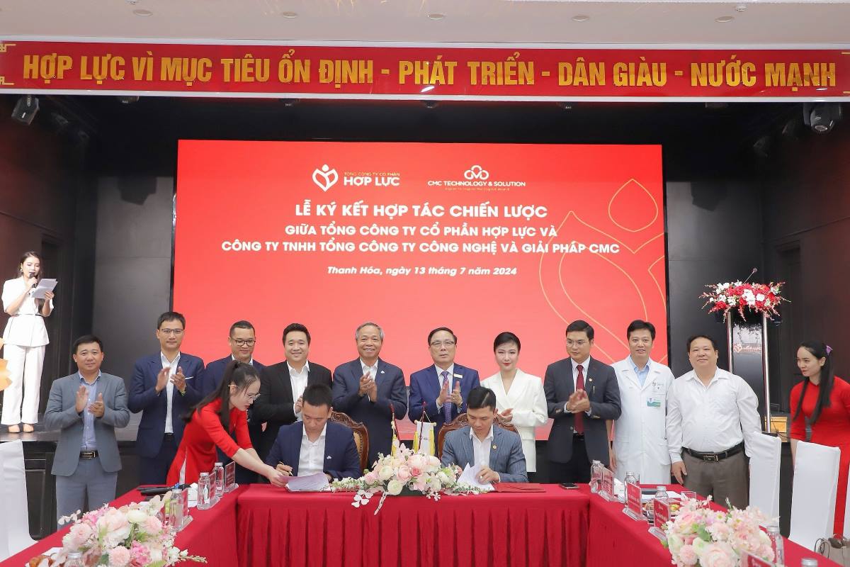 CMC TS and Hop Luc Joint Stock Corporation signed a strategic cooperation agreement. Photo: CMC