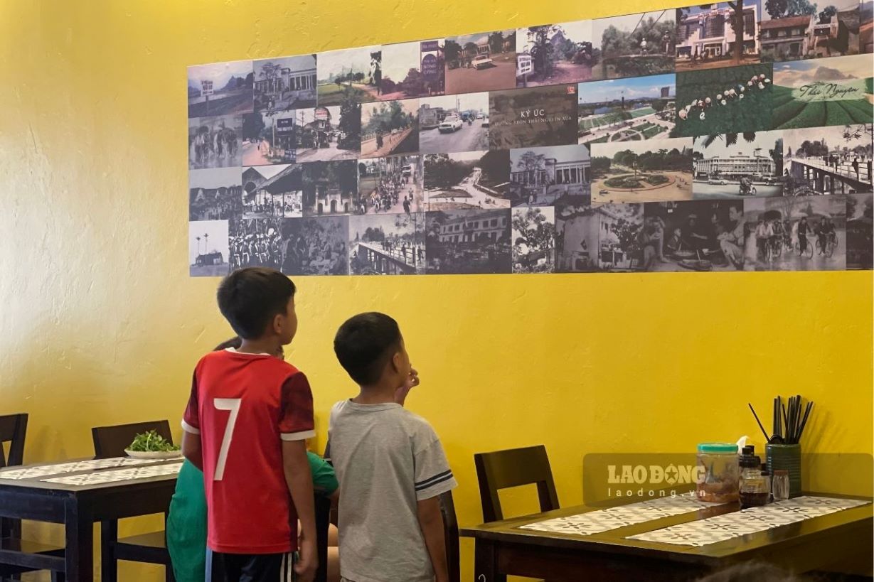 Old photo albums of Thai Nguyen city attract diners. Photo: Nguyen Dat