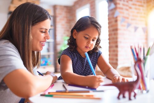 Cha mẹ nên giáo dục trẻ từ sớm nhằm giúp con có sự phát triển toàn diện. Ảnh: Pixabay