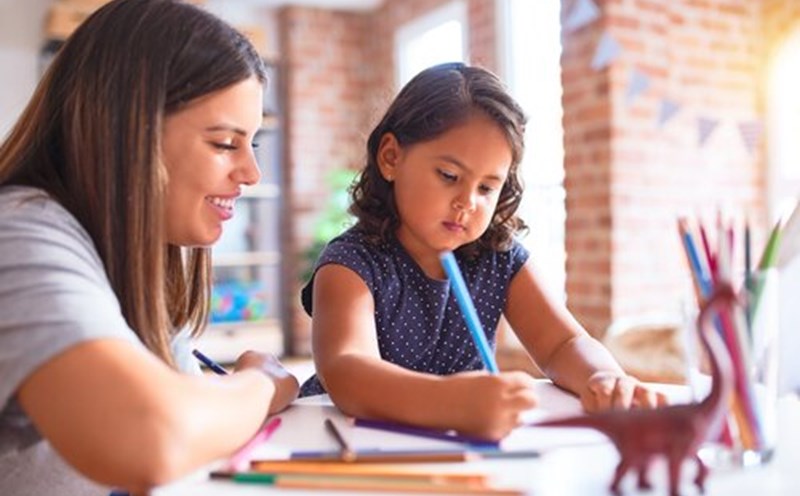 Cha mẹ nên giáo dục trẻ từ sớm nhằm giúp con có sự phát triển toàn diện. Ảnh: Pixabay