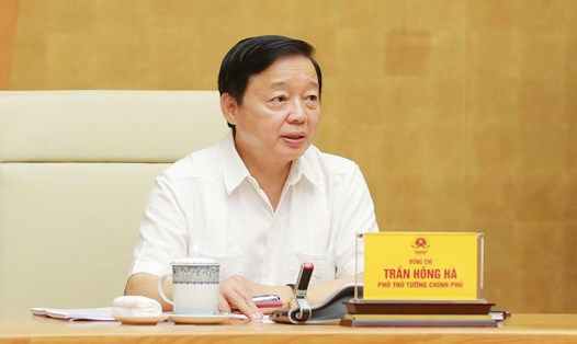 Phó Thủ tướng Chính phủ Trần Hồng Hà chủ trì cuộc họp nghe báo cáo, cho ý kiến dự thảo Luật Điện lực (sửa đổi). Ảnh: Minh Khôi