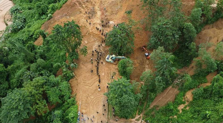 The scene of a landslide in Ha Giang that buried a 16-seat passenger bus. Photo: An Nhien