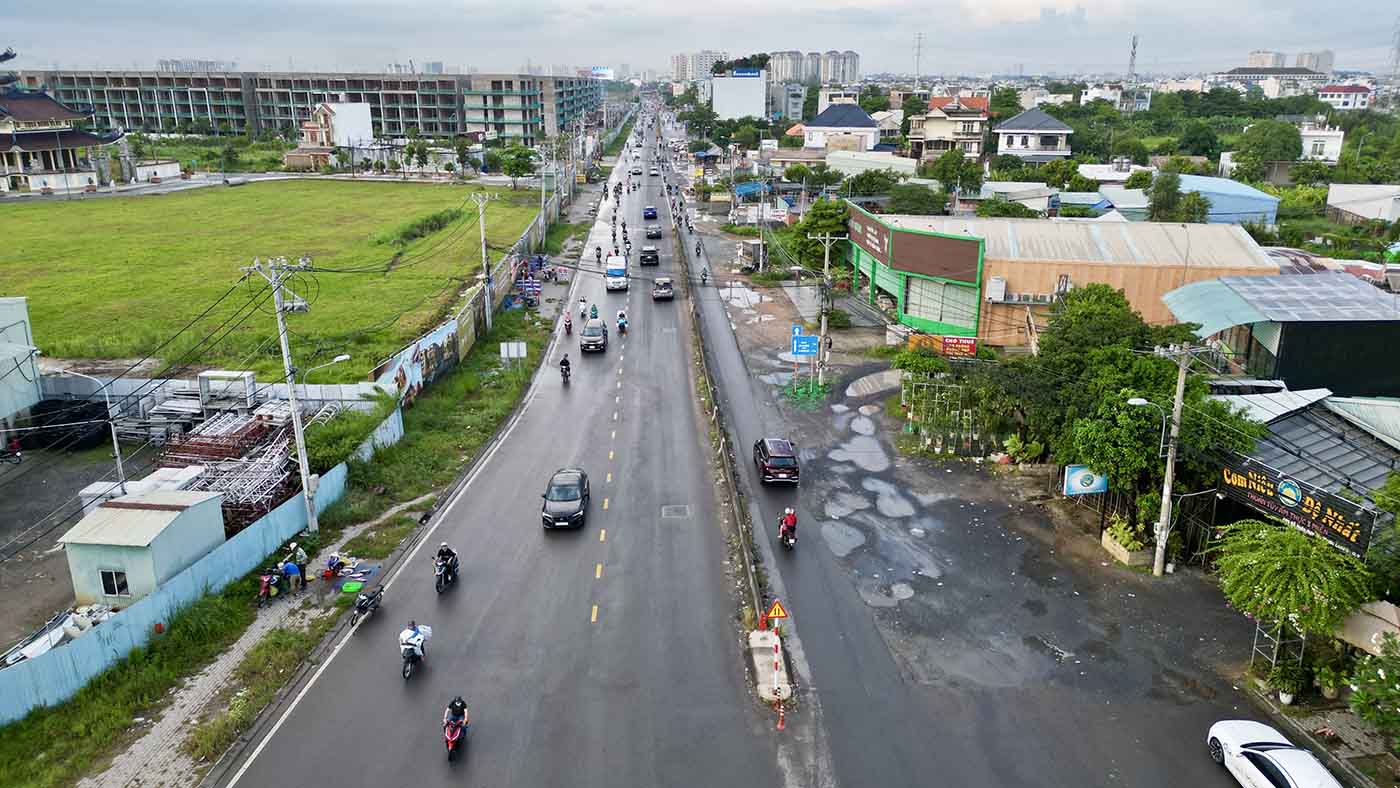 Đường Đỗ Xuân Hợp mất 6 năm chưa mở rộng xong.  Ảnh: Hữu Chánh