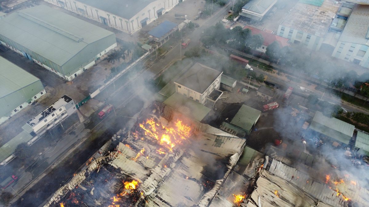 Panorama of the wood factory fire. Photo: Duong Binh